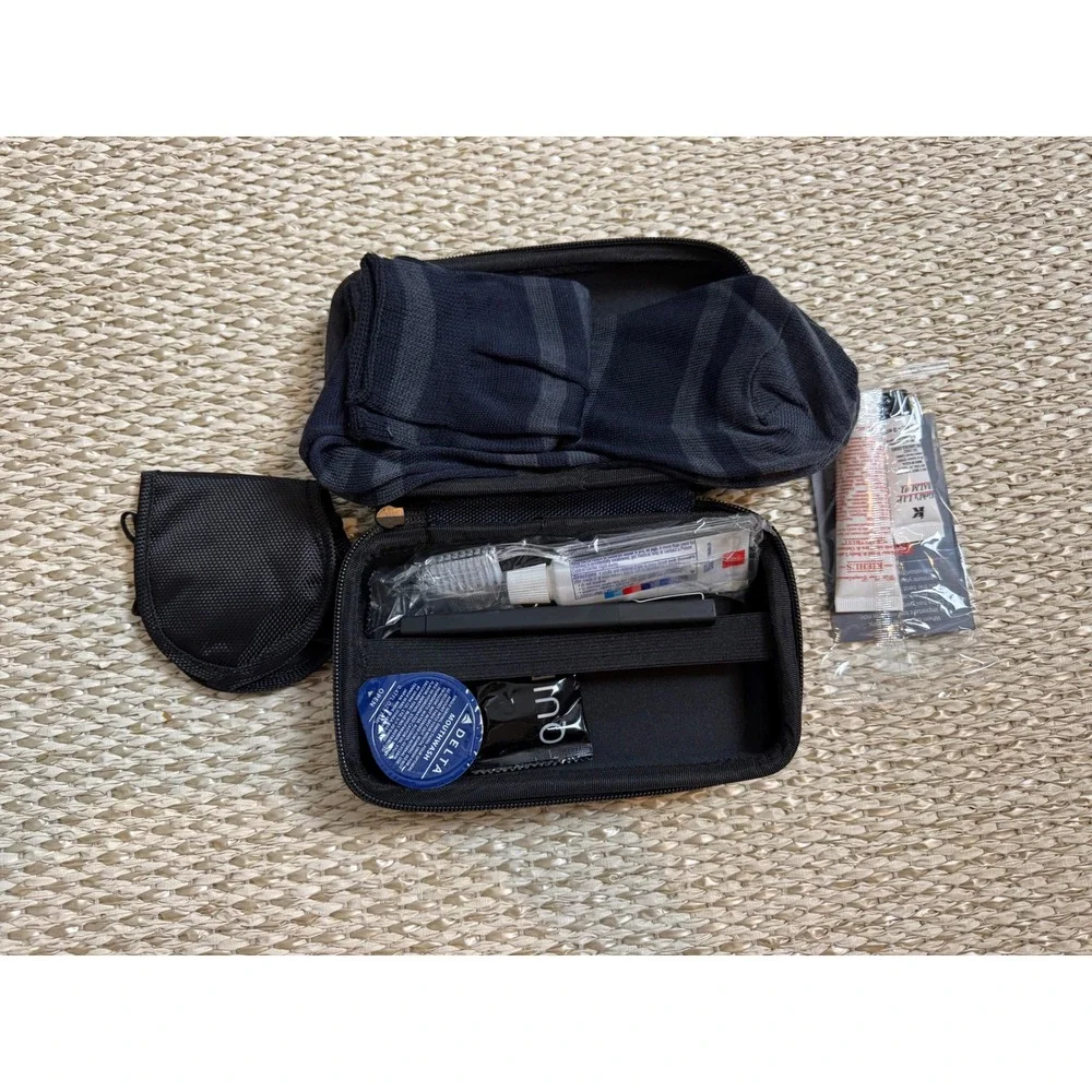 Tumi Delta Airlines First Class Amenity Kit Navy Blue Hardshell Case Kiehls Set